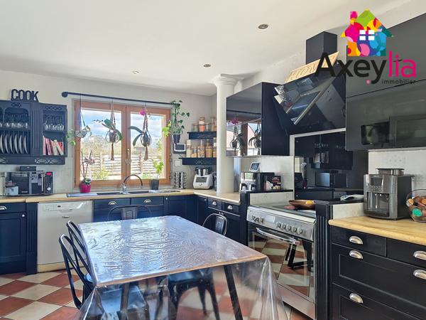 Charlieu (42190) À VENDRE - 8MN DE CHARLIEU ET 15MN DE ROANNE- MAISON 5 CHAMBRES ET PISCINE