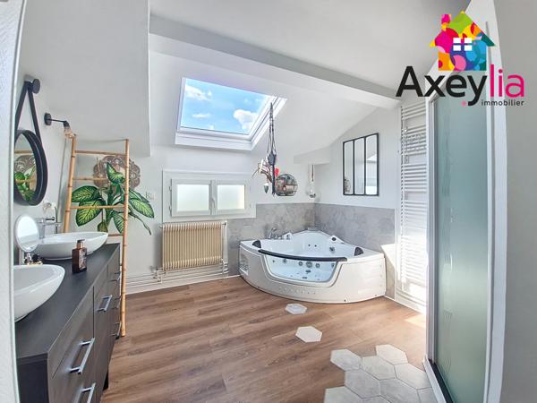 Charlieu (42190) À VENDRE - 8MN DE CHARLIEU ET 15MN DE ROANNE- MAISON 5 CHAMBRES ET PISCINE