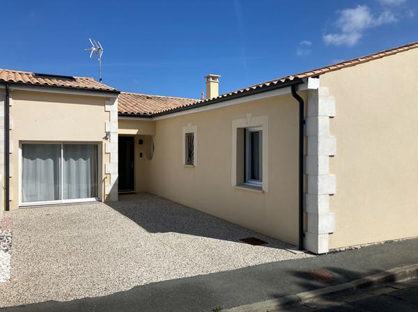 Plain pied 152 m avec piscine 4 chambres & chauffage au sol à Tonnay-Charente Tonnay charente Plain pied 152 m avec piscine 4 chambres & chauffage au sol à Tonnay-Charente Tonnay charente