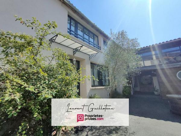 Ensemble immobilier Mortagne sur Sèvre 20 pièces 373 m2