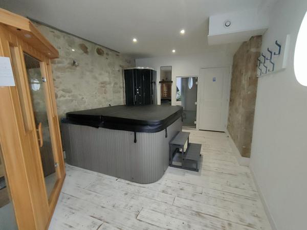 Ensemble immobilier Mortagne sur Sèvre 20 pièces 373 m2