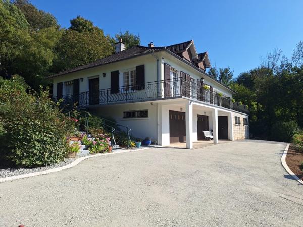 Spacieuse pavillon avec sous-sol et vues