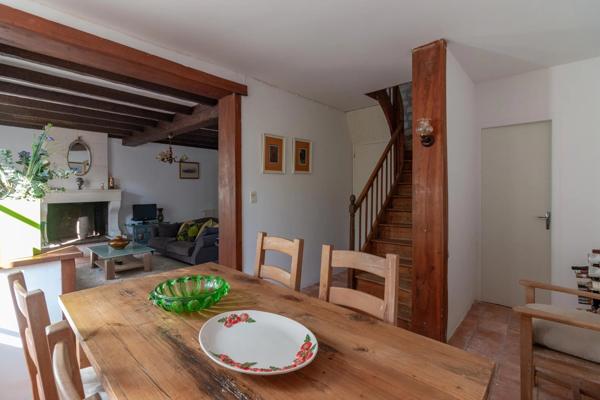 Maison de village traditionnelle dans un village prisé