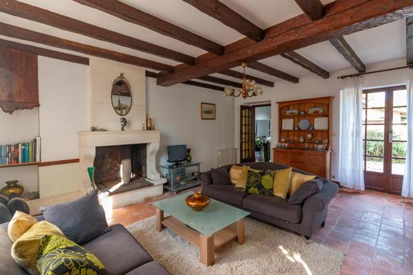 Maison de village traditionnelle dans un village prisé