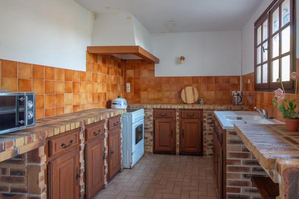 Maison de village traditionnelle dans un village prisé