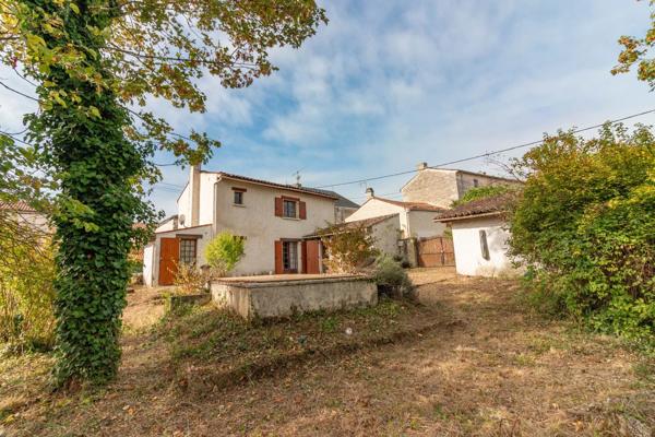 Maison de village traditionnelle dans un village prisé