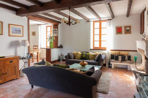 Maison de village traditionnelle dans un village prisé