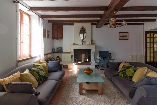 Maison de village traditionnelle dans un village prisé