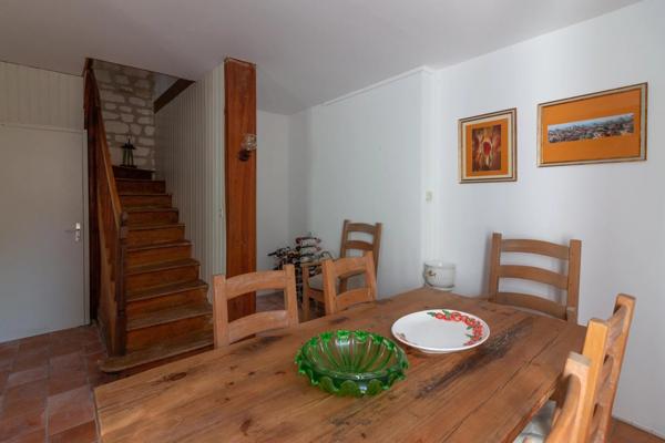 Maison de village traditionnelle dans un village prisé