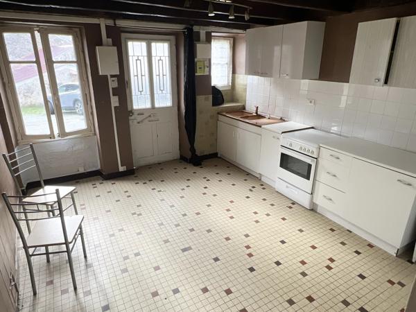 Maison mitoyenne avec une ou deux chambres et jardin
