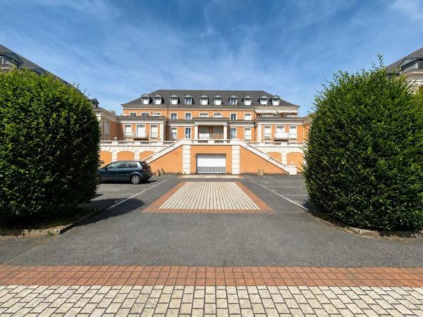 Vente                                                      Appartement
                        
                     2 pièces                      48 m2                     à Melun