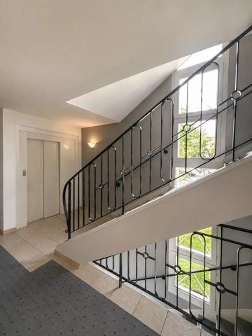 Vente                                                      Appartement
                        
                     2 pièces                      48 m2                     à Melun
