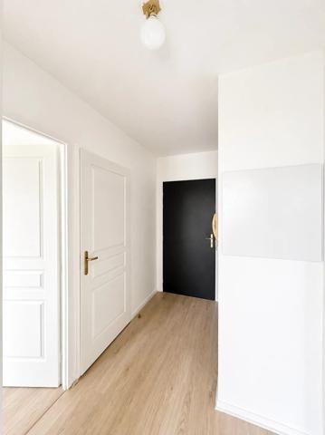Vente                                                      Appartement
                        
                     2 pièces                      48 m2                     à Melun