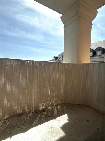 Vente                                                      Appartement
                        
                     2 pièces                      48 m2                     à Melun