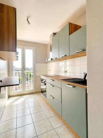 Vente                                                      Appartement
                        
                     2 pièces                      48 m2                     à Melun