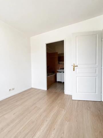 Vente                                                      Appartement
                        
                     2 pièces                      48 m2                     à Melun