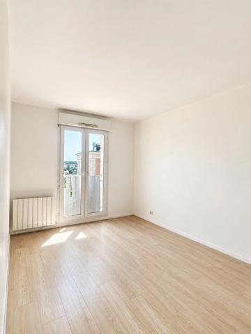 Vente                                                      Appartement
                        
                     2 pièces                      48 m2                     à Melun