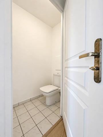 Vente                                                      Appartement
                        
                     2 pièces                      48 m2                     à Melun