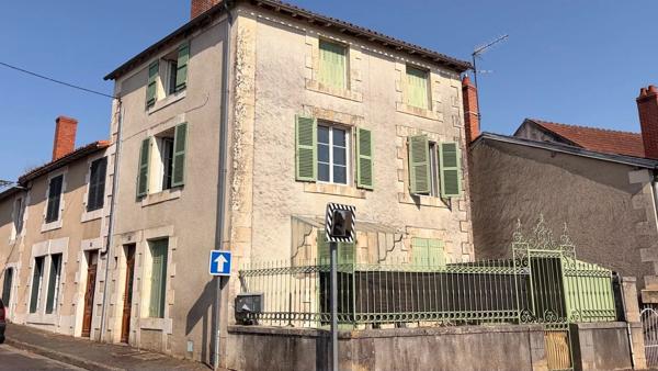 Excellente opportunité d'investissement : immeuble comprenant 3 petits appartements destinés à la location