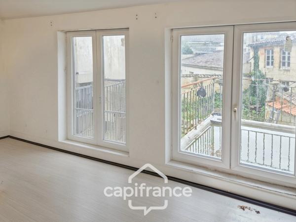 Maison à vendre 7 pièces centre ville SAINT JEAN D'ANGELY (17) avec jardin clos