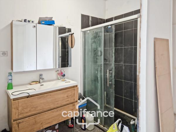 Maison à vendre 7 pièces centre ville SAINT JEAN D'ANGELY (17) avec jardin clos