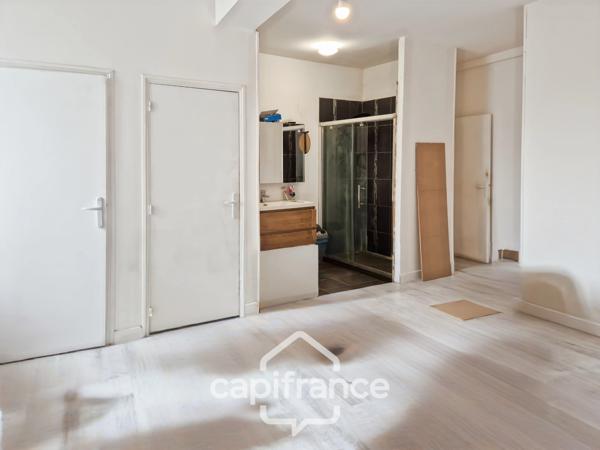 Maison à vendre 7 pièces centre ville SAINT JEAN D'ANGELY (17) avec jardin clos