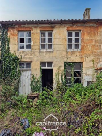 Maison à vendre 7 pièces centre ville SAINT JEAN D'ANGELY (17) avec jardin clos