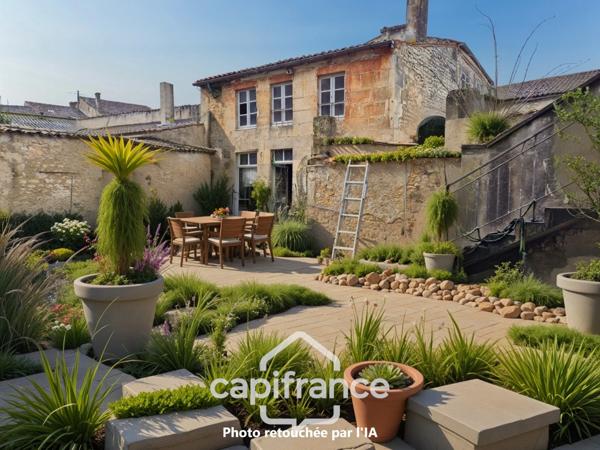 Maison à vendre 7 pièces centre ville SAINT JEAN D'ANGELY (17) avec jardin clos