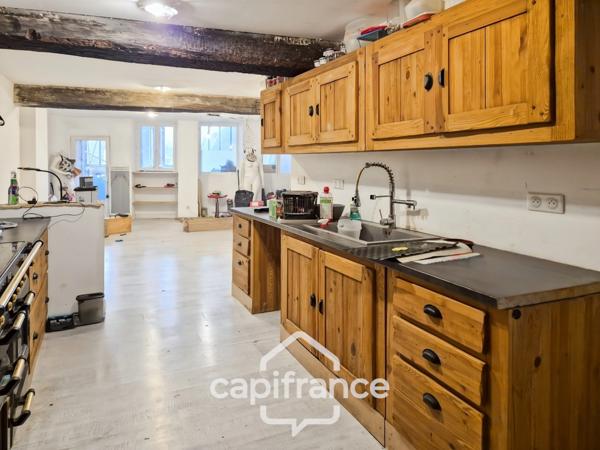 Maison à vendre 7 pièces centre ville SAINT JEAN D'ANGELY (17) avec jardin clos