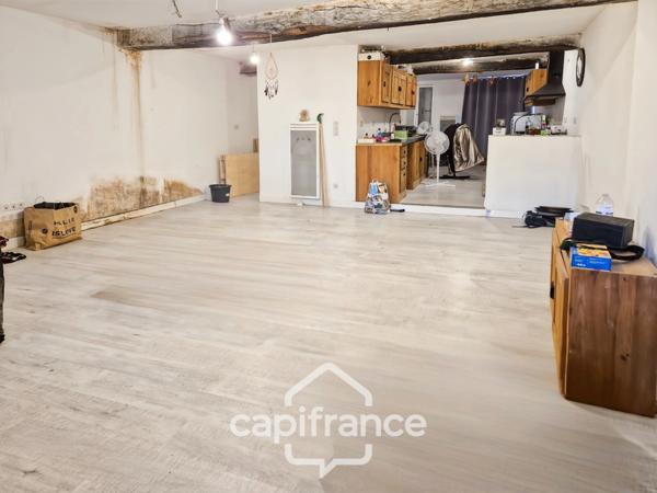 Maison à vendre 7 pièces centre ville SAINT JEAN D'ANGELY (17) avec jardin clos