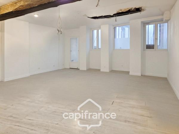 Maison à vendre 7 pièces centre ville SAINT JEAN D'ANGELY (17) avec jardin clos