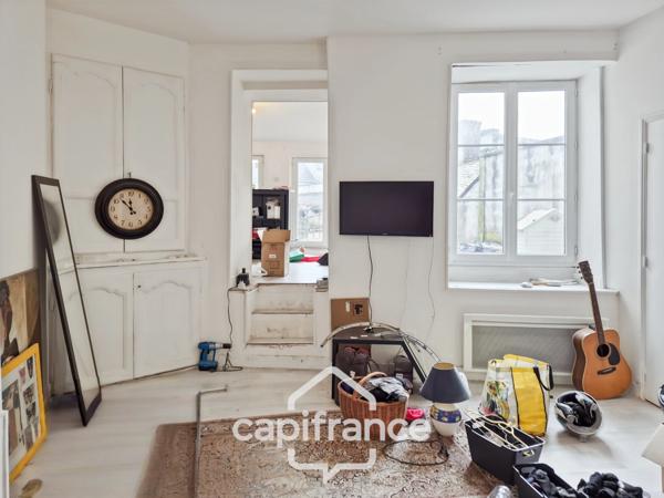 Maison à vendre 7 pièces centre ville SAINT JEAN D'ANGELY (17) avec jardin clos