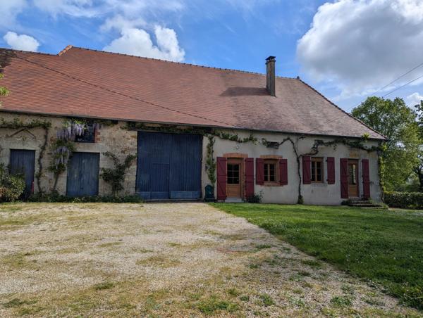 Jolie propriété de 4 chambres au potentiel énorme, avec vue sur la campagne de la Vienne