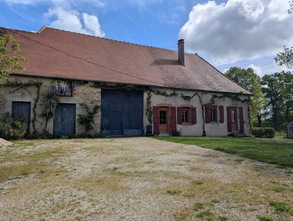 Jolie propriété de 4 chambres au potentiel énorme, avec vue sur la campagne de la Vienne