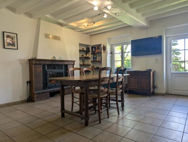 Jolie propriété de 4 chambres au potentiel énorme, avec vue sur la campagne de la Vienne