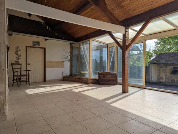 Jolie propriété de 4 chambres au potentiel énorme, avec vue sur la campagne de la Vienne