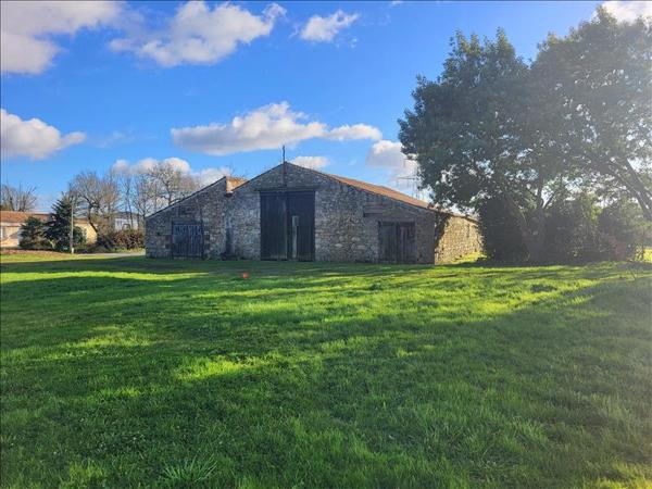 Grange à vendre |  Bellevigny |  1 pièce