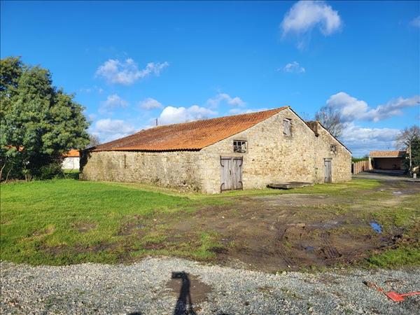 Grange à vendre |  Bellevigny |  1 pièce