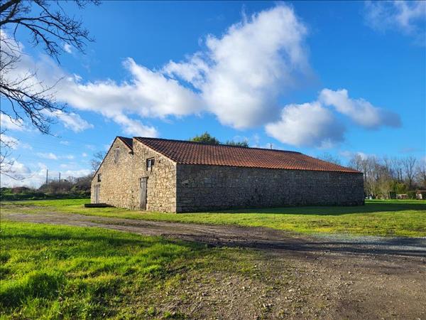 Grange à vendre |  Bellevigny |  1 pièce