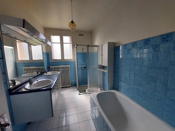 Maison avec 5 chambres proche d'une gare