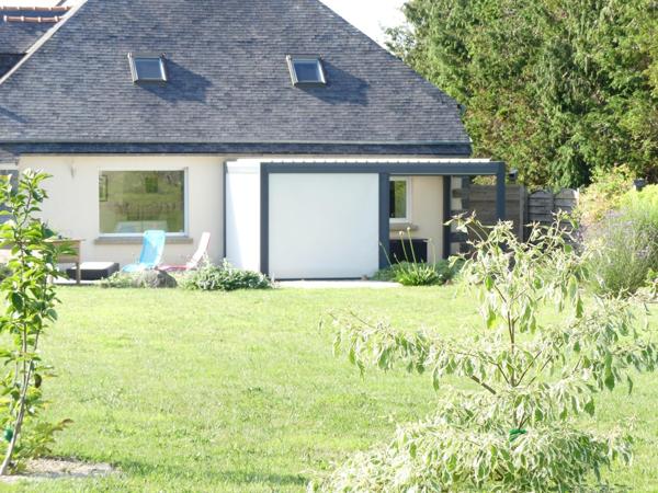 Longére entierement rénovée avec terrai arboré