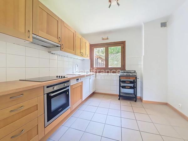 Chalet de caractère avec 3 appartements et spa, à deux pas du centre de Saint-Gervais