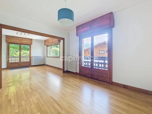 Chalet de caractère avec 3 appartements et spa, à deux pas du centre de Saint-Gervais