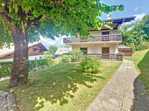 Chalet de caractère avec 3 appartements et spa, à deux pas du centre de Saint-Gervais