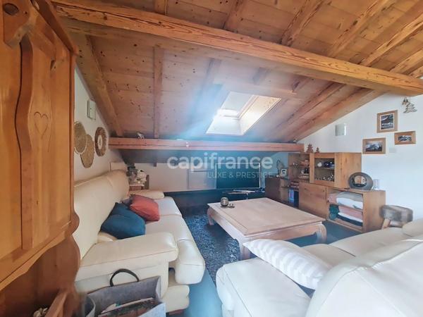 Chalet de caractère avec 3 appartements et spa, à deux pas du centre de Saint-Gervais