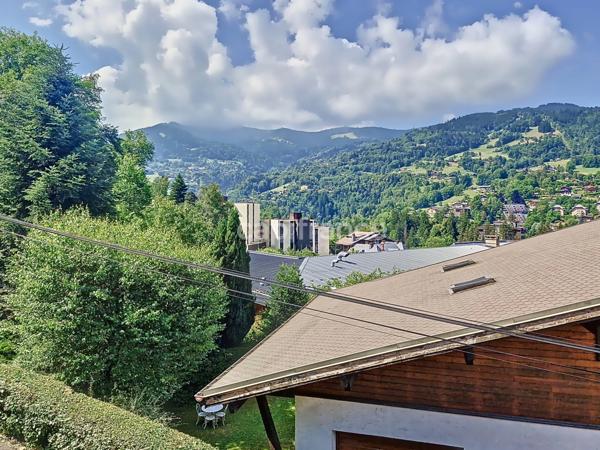 Chalet de caractère avec 3 appartements et spa, à deux pas du centre de Saint-Gervais