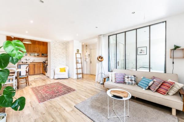 Appartement
         2 pièces
        - 46 m² 228 000 € *