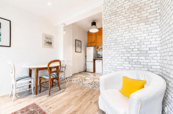 Appartement
         2 pièces
        - 46 m² 228 000 € *