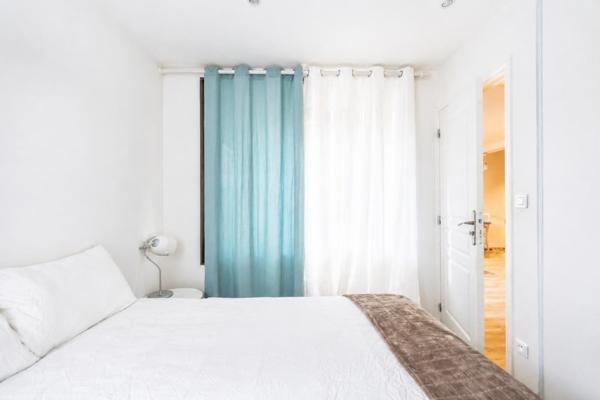 Appartement
         2 pièces
        - 46 m² 228 000 € *