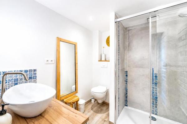 Appartement
         2 pièces
        - 46 m² 228 000 € *